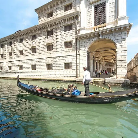 Apartment Beautiful In *